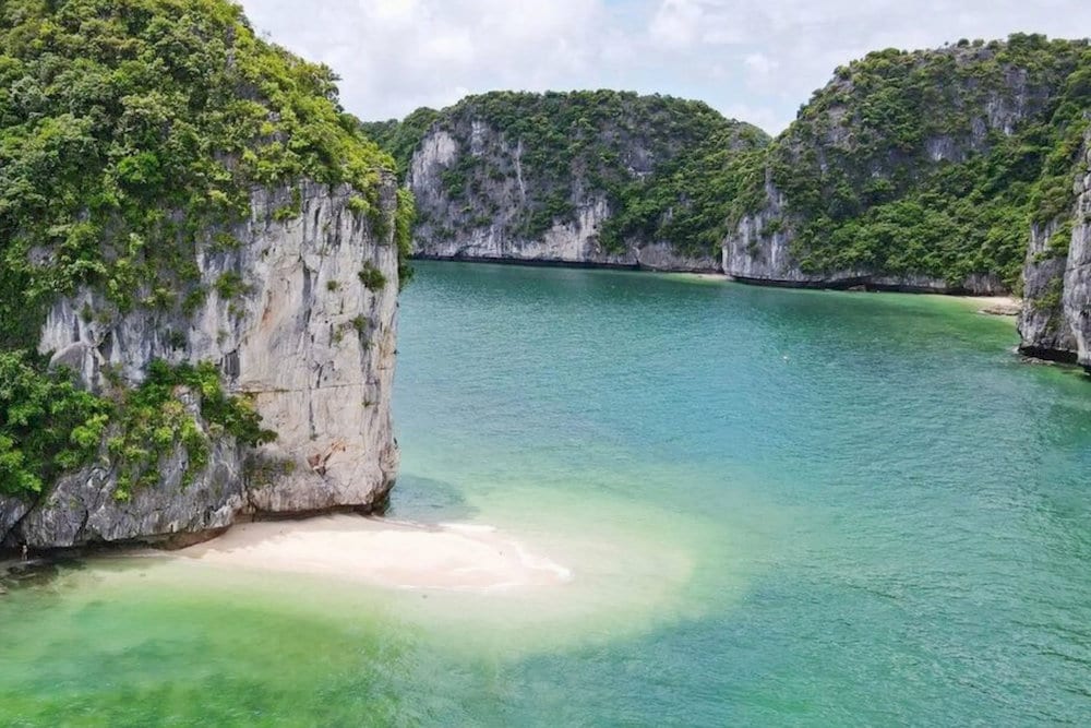Ba Trai Dao Beach